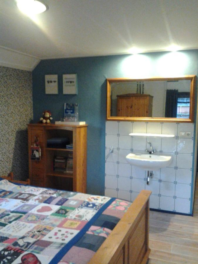 Bed & Breakfast “ Gastvrij Onthaal “ Een-West Екстериор снимка