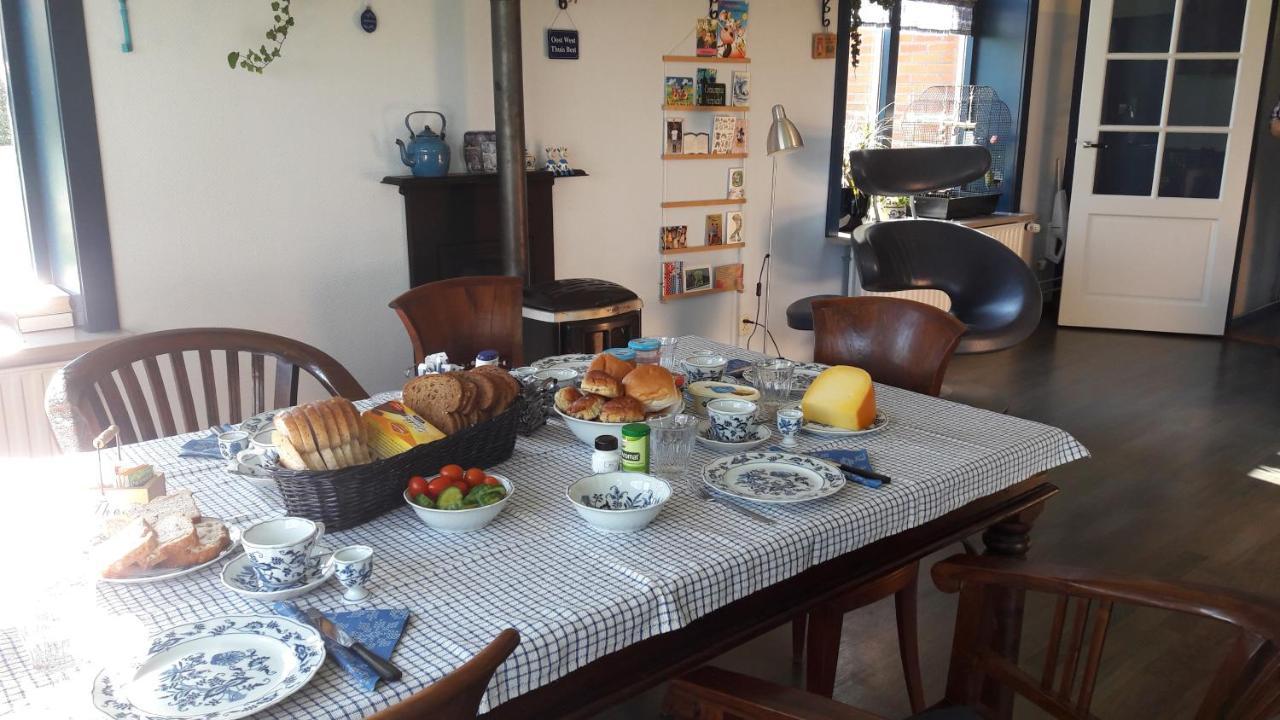 Bed & Breakfast “ Gastvrij Onthaal “ Een-West Екстериор снимка
